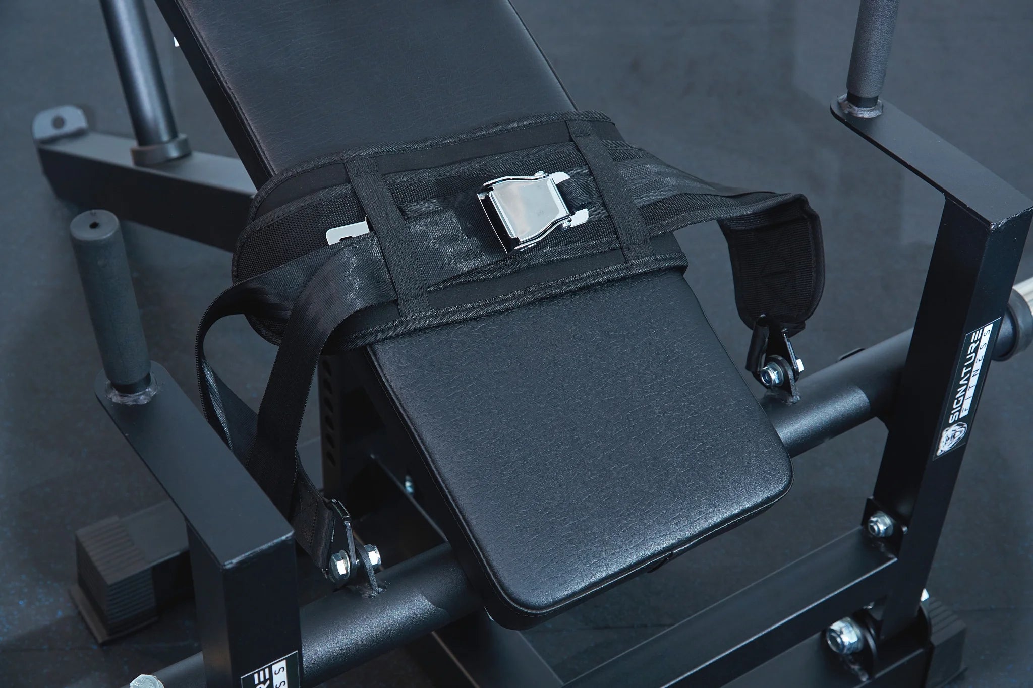 Plate-Loaded Hip Thrust Machine with Glute Bridge, Black Steel Frame, 176.37 lbs